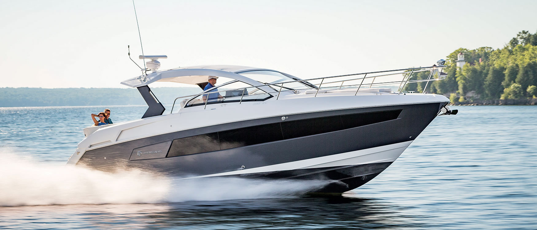 Cruisers Yachts 39 Express Coupe